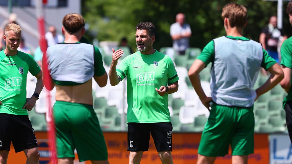 Trainer Adrian Alipour bereitete das Team unter anderem in einem Trainingscamp auf die Saison vor.