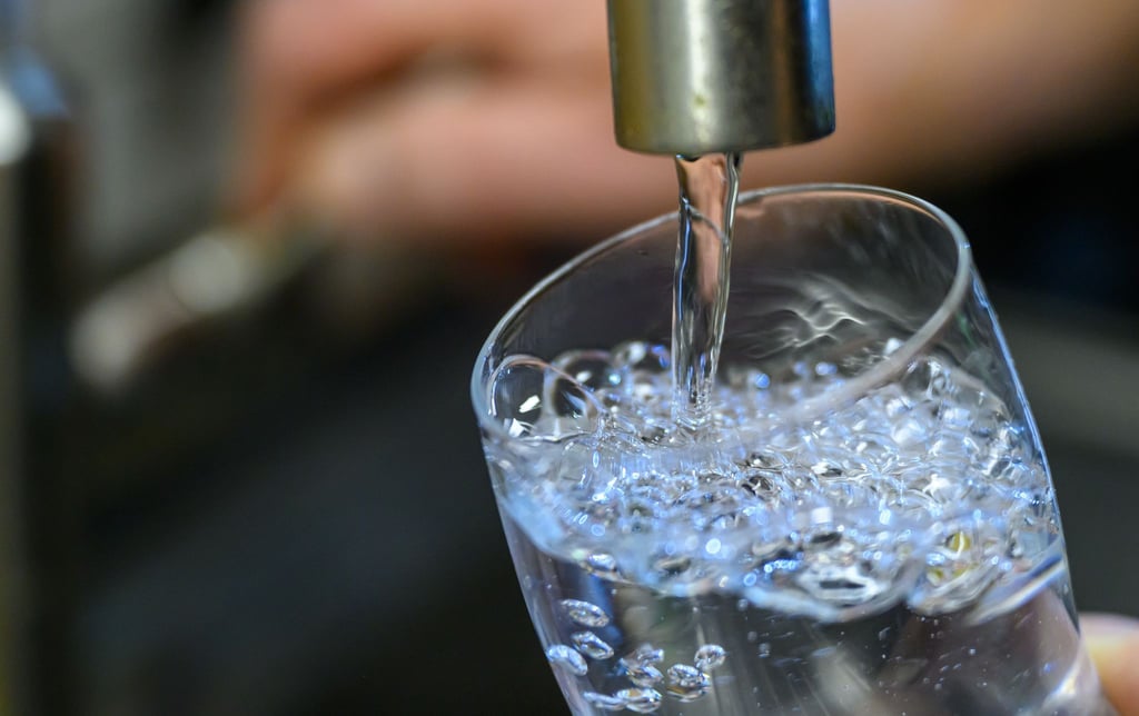 Ein Bakterium sorgt im Chemnitzer Trinkwasser seit Wochen für Probleme.
