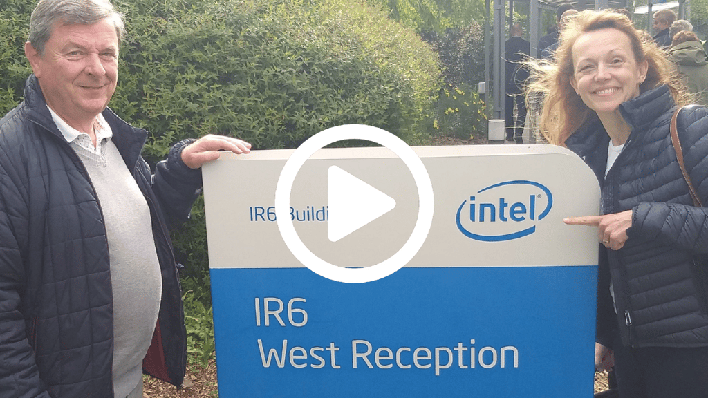 Ein Foto aus besseren Zeiten hinsichtlich der Intel-Ansiedlung: Magdeburgs damaliger OB Lutz Trümper (parteilos) und Magdeburgs Wirtschaftsbeigeordnete Sandra Y. Stieger (CDU) im Jahr 2022 am Intelstandort Leixlip bei Dublin in Irland. Dort war damals eine Fabrik im Bau, die der geplanten in Magdeburg ähnelte. Intel hatte sie einer Delegation aus Magdeburg vorgeführt.