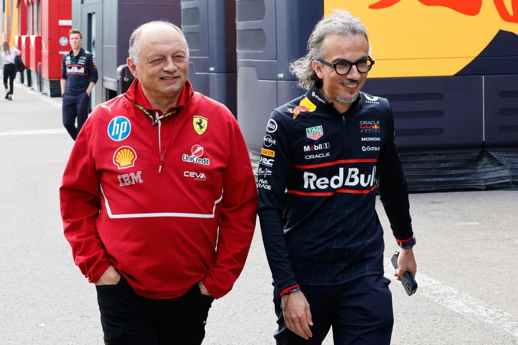 Laurent Mekies (r), hier neben Ferrari-Teamchef Frederic Vasseur, ist der neue Boss von Red Bull Racing.