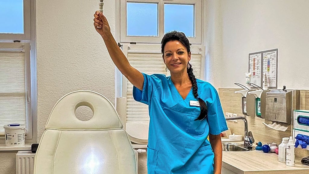 Sindy Jahr ist Dermatologin am Zeitzer Roßmarkt. Sie führt dort auch Laserbehandlungen durch.