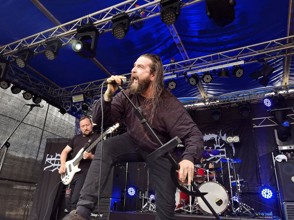 Die Bernburger Band Maerer hat die Heimburger Metalnacht am Freitag eröffnet.