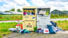 Wo noch Kleidercontainer im Gebiet der Einheitsgemeinde Wanzleben stehen, da sieht es meist so aus. Die Behälter sind vollgestopft und weiterer Müll landet einfach daneben.