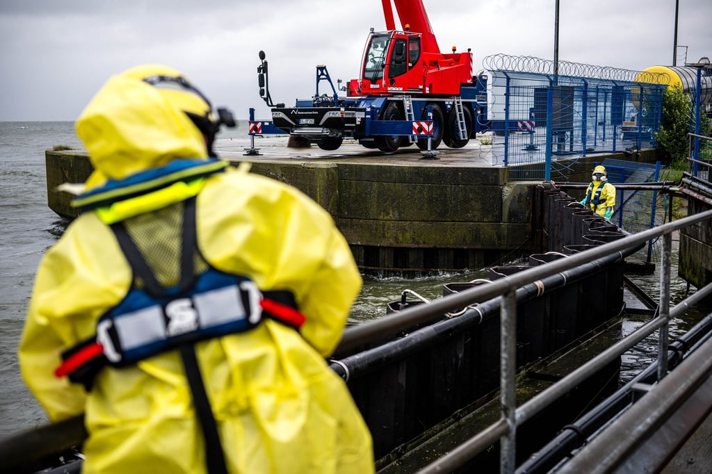 Nach dem Austritt von Tausenden Litern Diesel ist die Öl-Bekämpfung in Cuxhaven nun vorerst abgeschlossen.
