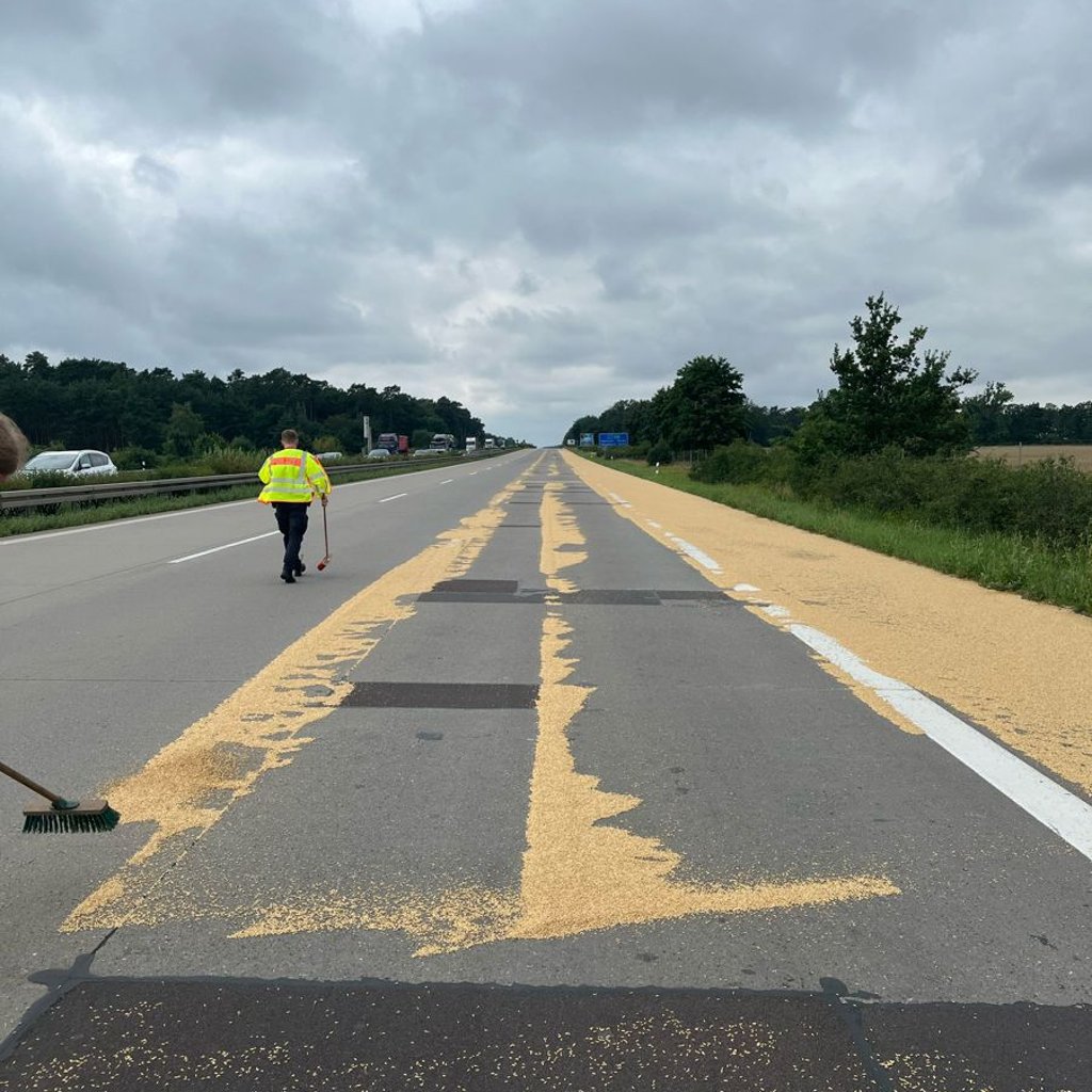 Die A2 ist auf zwei Spuren bei Genthin gesperrt.