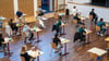 Der Lehrerverband warnt vor einer Noteninflation durch zu viele Einser-Abis. (Symbolbild)