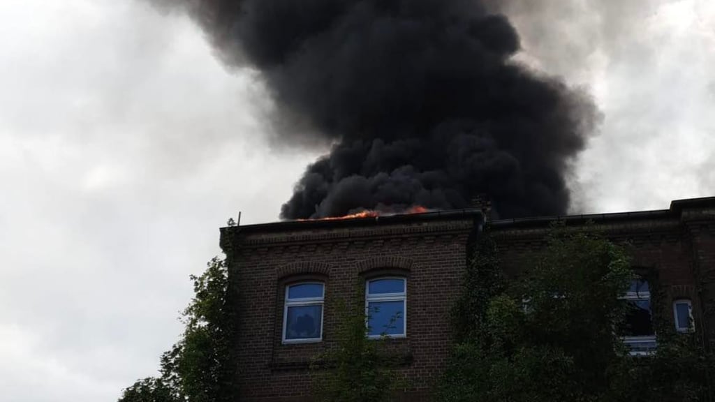 Das Brandhaus in der Bitterfelder Walther-Rathenau-Straße/Ecke Bahnhofstraße.