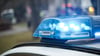 Ein Mann wurde in Halle von einer Gruppe attackiert, verletzt und ausgeraubt.
