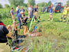 Nachdem ein Pferd in Altenburg in einen Teich gerutscht war, mussten Feuerwehren es befreien.