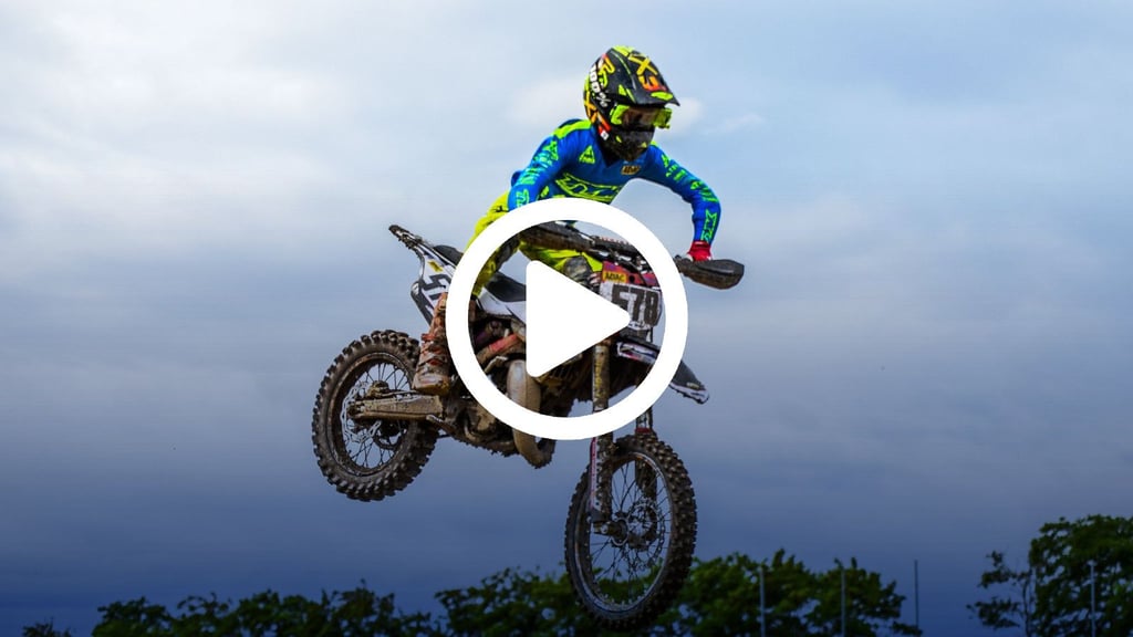Motocross-Talent Neo Nindelt aus Döcklitz beim Training im Talkessel in Teutschenthal. Er gehört dem Verein MSC Teutschenthal an.