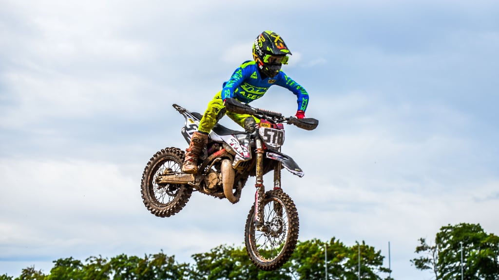 Motocross-Talent Neo Nindelt aus Döcklitz beim Training im Talkessel in Teutschenthal. Er gehört dem Verein MSC Teutschenthal an.
