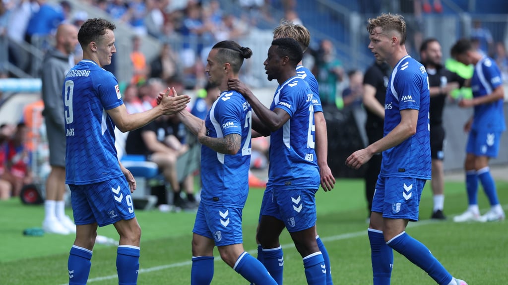 Martijn Kaars (links) hat gegen Wolfsburg wohl nicht zum letzten Mal für den FCM gejubelt.