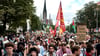 Polizei löst die Demonstration auf.
