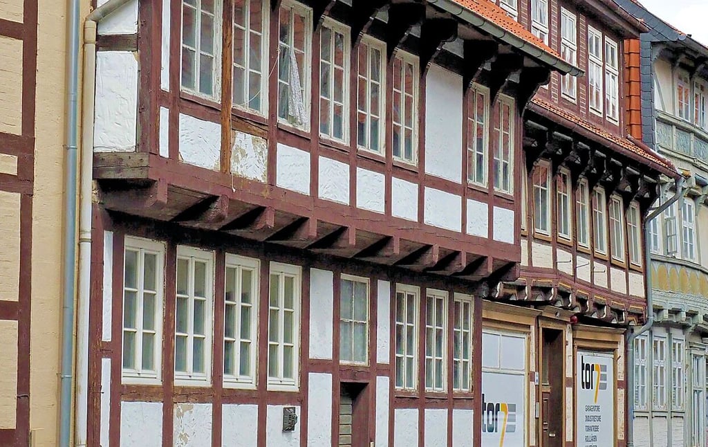 Mittelstraße 15, zu DDR-Zeiten quasi neu gebaut, und 16.