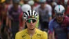 Tadej Pogacar vor dem Start der 20. Etappe der Tour de France.