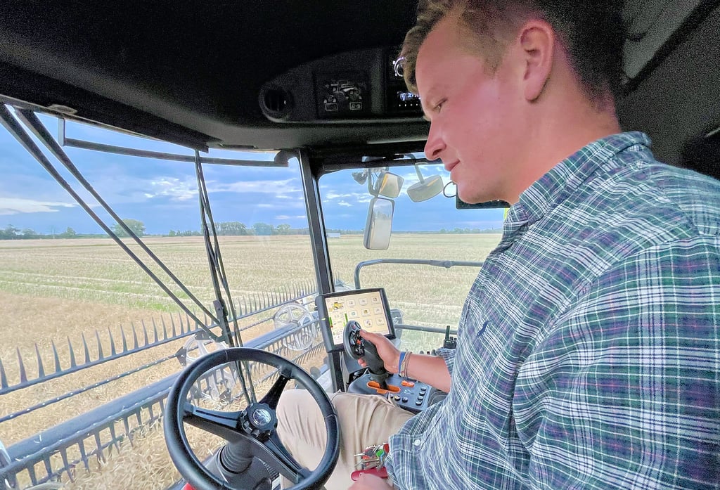 Enno Wilhelm von Katte hat in diesen Tagen mit der Ernte alle Hände voll zu tun. Er setzt auf Regenerative Landwirtschaft.