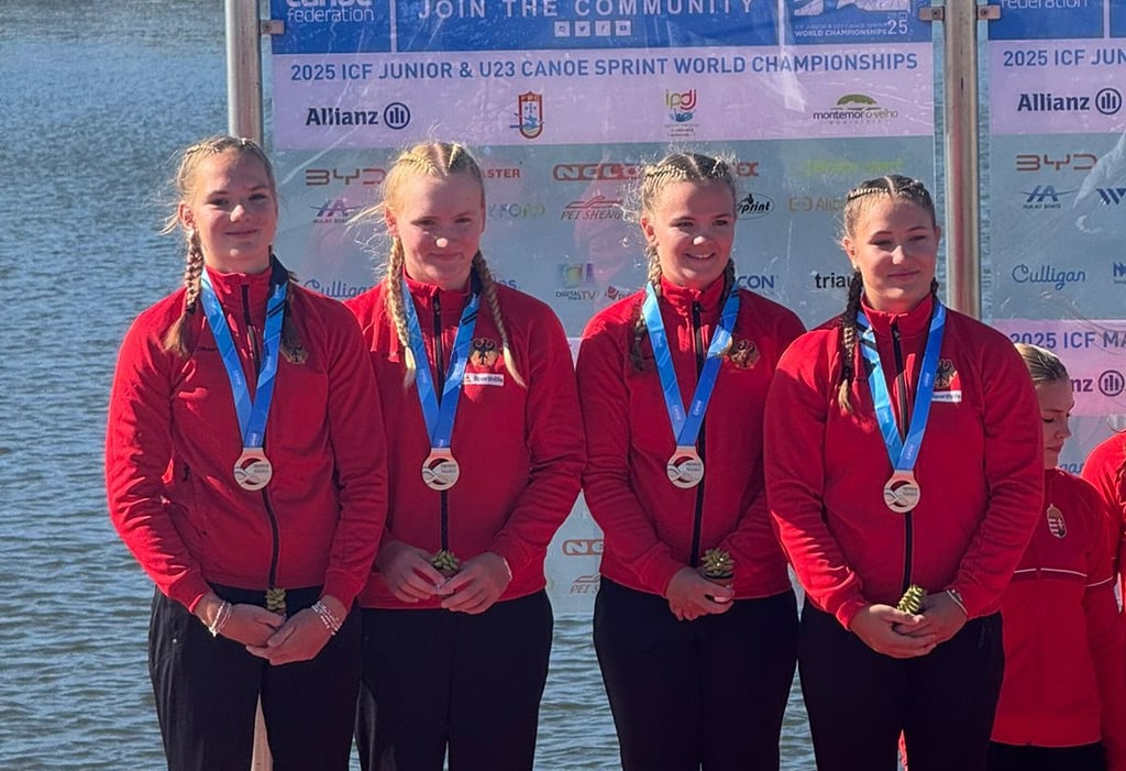Nathalie Lange (l.) und Femke Rupf (2. v. r.) sicherten sich mit Ivana Schuck und Nele Reinwardt die erste WM-Medaille.