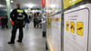 Am ersten Tag des Messer- und Waffenverbots in allen Berliner Bahnen und Bussen beschlagnahmte die Polizei elf Messer (Archivbild).