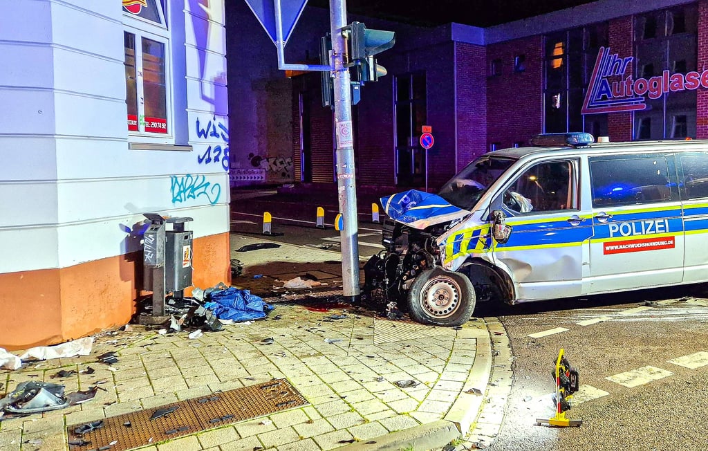 Bei diesem Polizeiunfall in Halle wurden Mitte Oktober 2024 sechs Menschen verletzt.