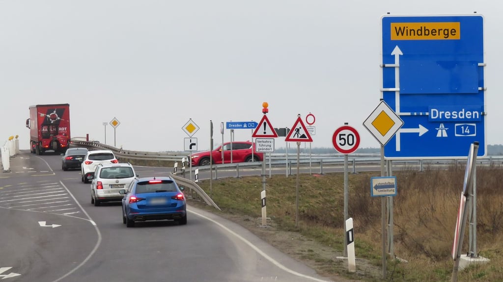 Immer wieder missachten Autofahrer die neue Verkehrsregelung an der A14-Anschlussstelle bei Lüderitz und sorgen so für Unfälle.