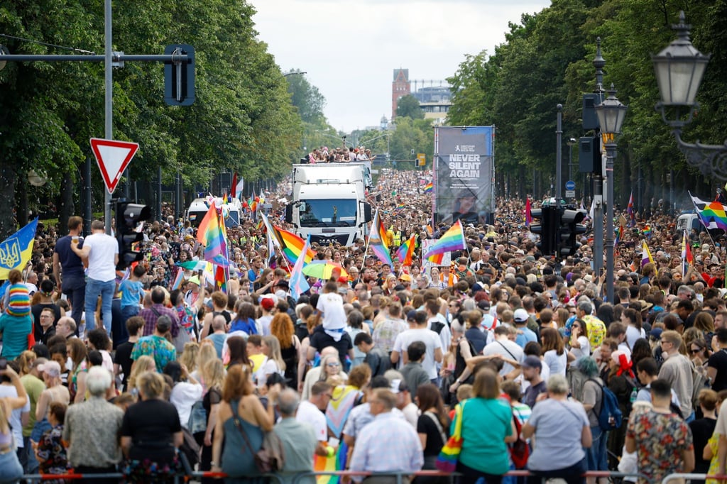 Nach Angaben der Veranstalter haben lange nicht mehr so viele Menschen am CSD teilgenommen.