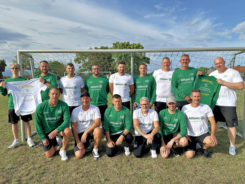 Eine Freizeitmannschaft, die das Vereinsleben in Latdorf bereichert: Die „Goldfüße“ sind mehr als nur Gelegenheits-Kicker.