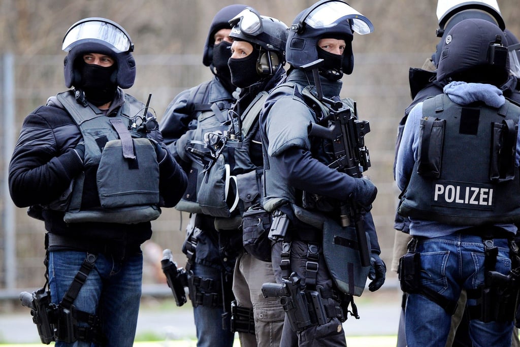 Das Spezialeinsatzkommando stürmte in den Morgenstunden eine Wohnung in Sangerhausen. (Symbolbild)