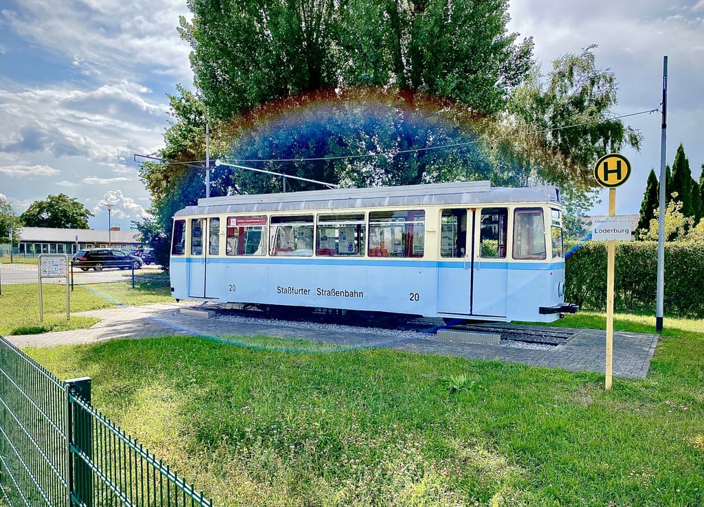 Somewhere over the rainbow! 1954 gebaut, 1955 in Dienst gestellt, bis 1957 im Einsatz – der Triebwagen TW-20 wird dieser Tage 70 Jahre alt.