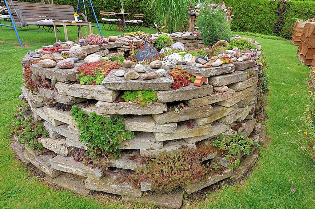 Teil einer vielfältigen Gartengestaltung mit vielen Details bei Familie Riske in Gatersleben.