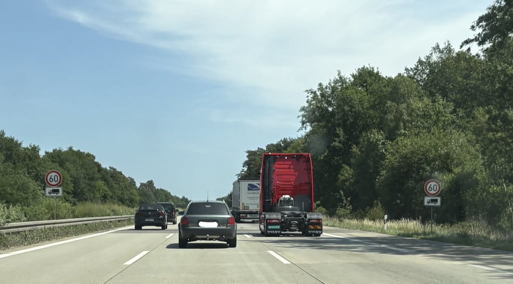 Die Verfolgungsjagd zwischen einem Audi-Fahrer und der Polizei, die am Sonntag in Burg begann, führte auf die Autobahn 2.