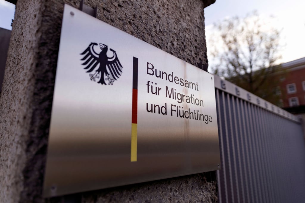 Das Bundesamt für Migration und Flüchtlinge und die Stadt Dessau-Roßlau fordern die Frau auf, nach Italien zurückzureisen.