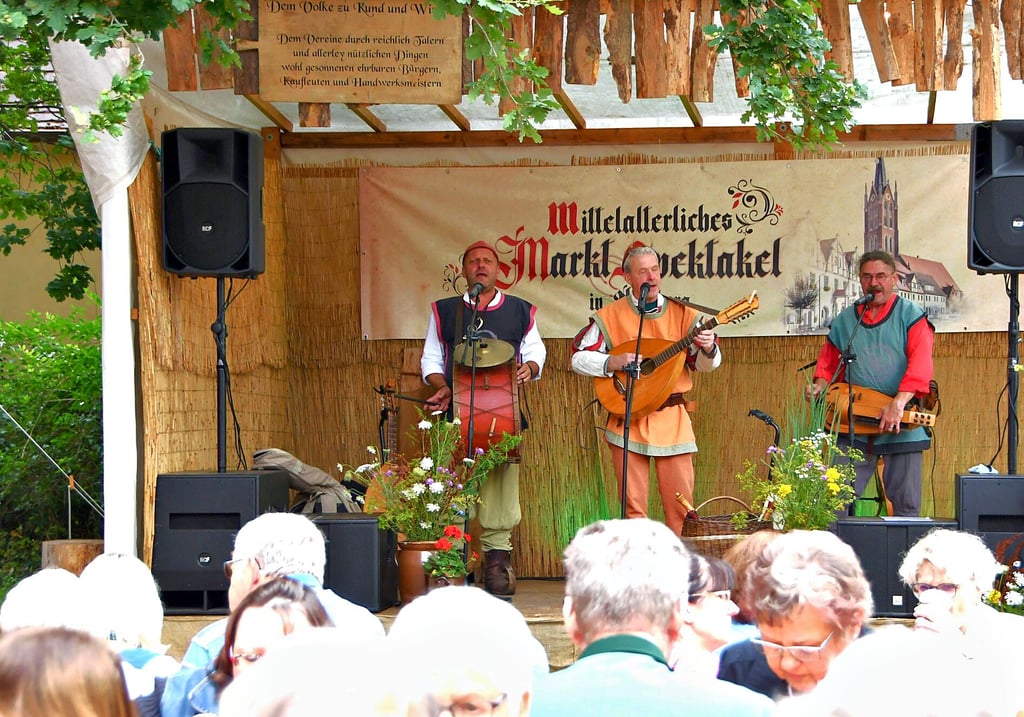 In Kemberg wurde wieder Mittelalterspektakel gefeiert. Geboten wurde den Besuchern einiges, auch Livemusik – überreicht von den „Rabenbrüdern “.