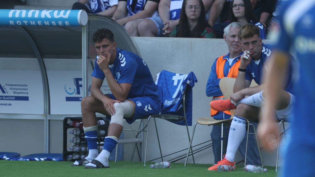 Geknickt: Tobias Müller musste gegen Wolfsburg mit einer Knie-Verletzung vom Feld.