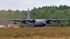 Das Transportflugzeug C-130J der Bundeswehr war Teil der Flugvorführungen beim Tag der offenen Tür auf dem Truppenübungsplatz in Klietz.  Es kann auf unbefestigtem Gelände starten und landen.