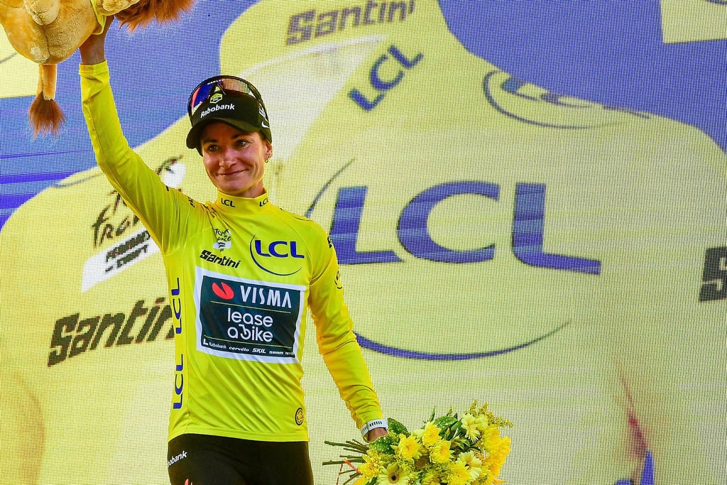Nachdem sie das Gelbe Trikot am Vortag noch überraschend abgeben musste, holte sich Marianne Vos die Gesamtführung auf der 3. Etappe der Tour de France zurück.