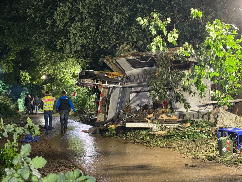 Rund 50 Menschen wurden den Angaben nach verletzt.