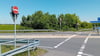 Die A36-Abfahrt Wernigerode-Mitte: Schon 2023 sollte der Radweg rot markiert und für die von der Autobahn abfahrenden Kraftfahrer ein Stoppzeichen montiert werden.