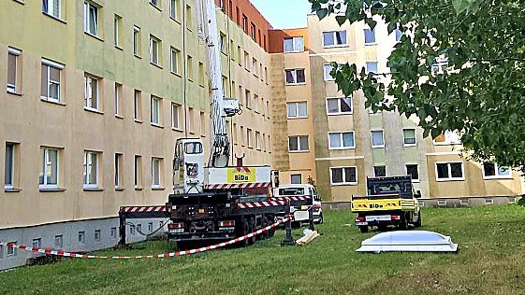 Die Erneuerung der Lichtkuppeln hat begonnen.