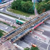 Die zweite Behelfsbrücke über den Damaschkeplatz wird eingeschoben.
