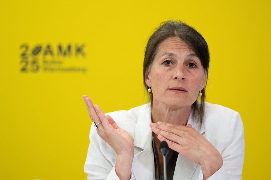 Einen Blick über die Grenze nach Dänemark wirft Agrarministerin Miriam Staudte (Grüne) bei einem Besuch Ende August. (Archivbild)