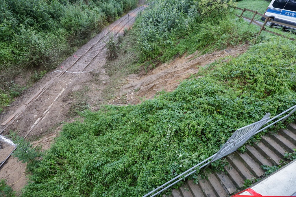 Nach ersten Ermittlungen der Polizei löste dieser Hangrutsch den tödlichen Unfall aus.