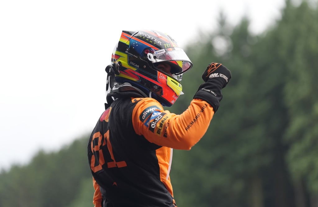 Oscar Piastri von McLaren feiert seinen Sieg.