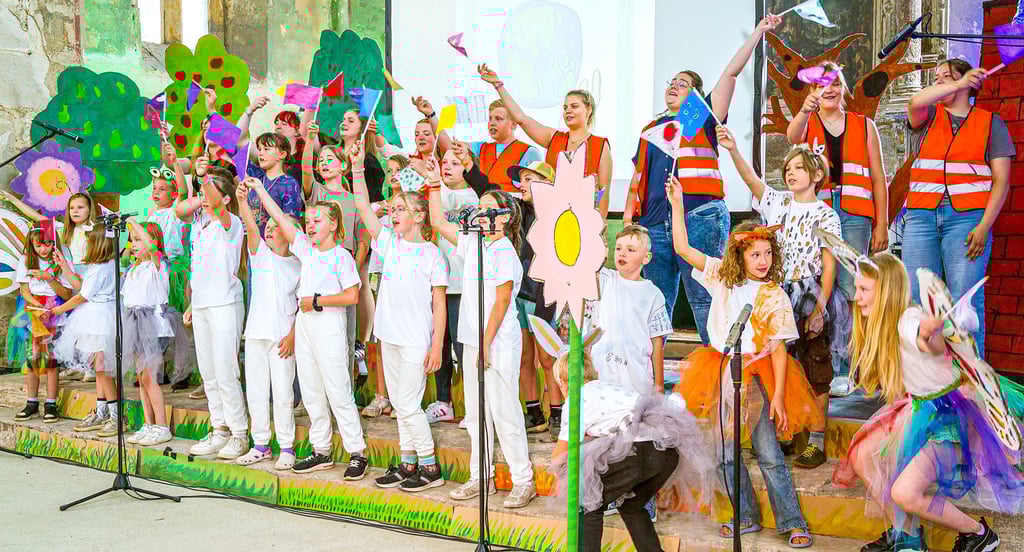 Das Kindermusical „Die Schöpfung“ haben in der Seehäuser Laurentiuskirche Kinder und Jugendliche aus der Region aufgeführt. Das Bühnenbild und die Kostüme wurden dafür selber angefertigt.