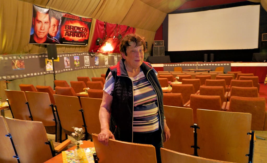Weckt Erinnerungen an ein verbreitetes Phänomen in der DDR: Das Camping- und Zeltkino von Bärbel Aschenbrenner in Rastenberg.