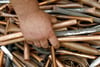 Da die Rohstoffpreise tendenziell weiter steigen, stehen Altmetalle - hier Kupferrohre - bei Langfingern hoch im Kurs.
