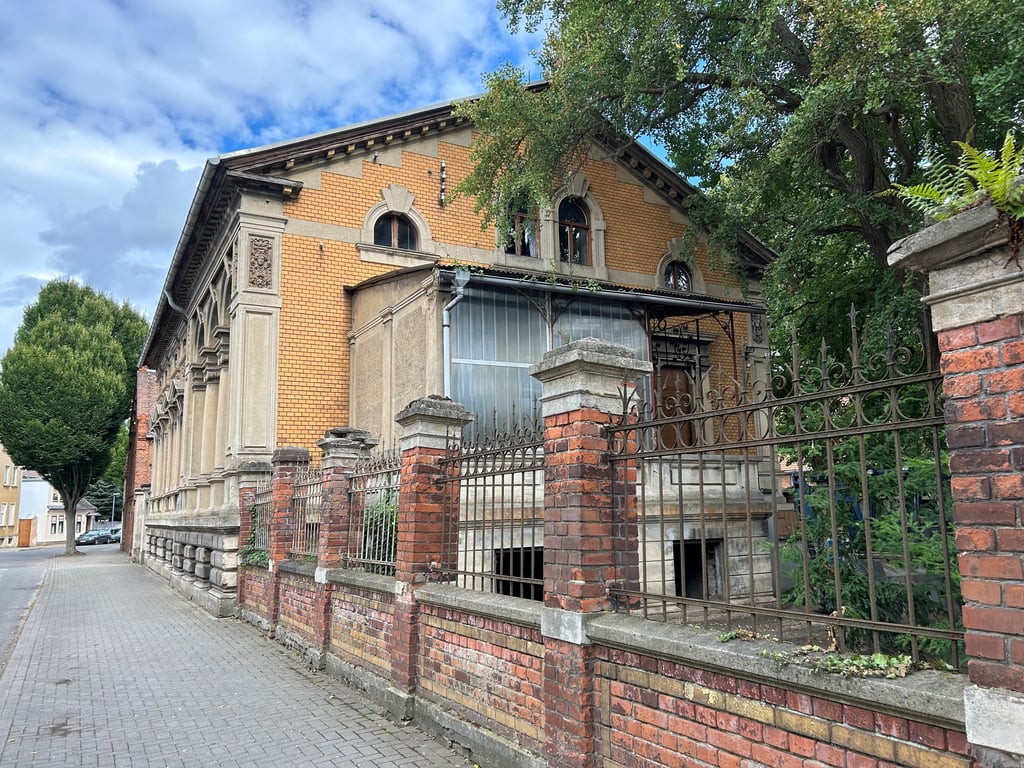 Dieser alte Gutshof in Magdeburg wird saniert. 24 neue Wohnungen entstehen dort.