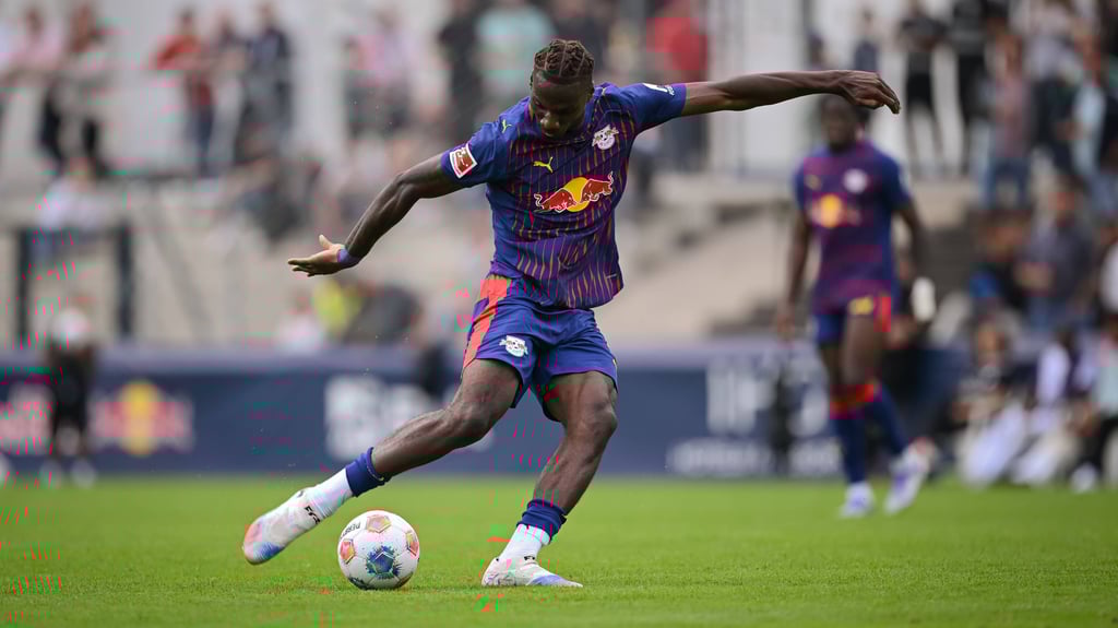 RB-Sommerzugang Ezechiel Banzuzi trifft beim Test gegen Toulouse zum 7:0.