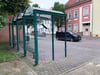 Blick auf den Tatort, die Bushaltestelle an der Ecke Burg-/Poststraße in Aken.