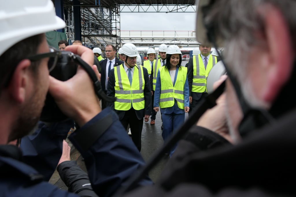 Bundeswirtschaftsministerin Katherina Reiche besucht Chemiestandort Leuna