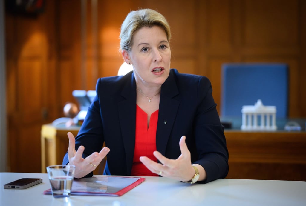 Wirtschaftssenatorin Franziska Giffey (SPD) hat noch nicht endgültig entschieden, ob sie bei der Spitzenkandidatur ins Rennen gehen will.